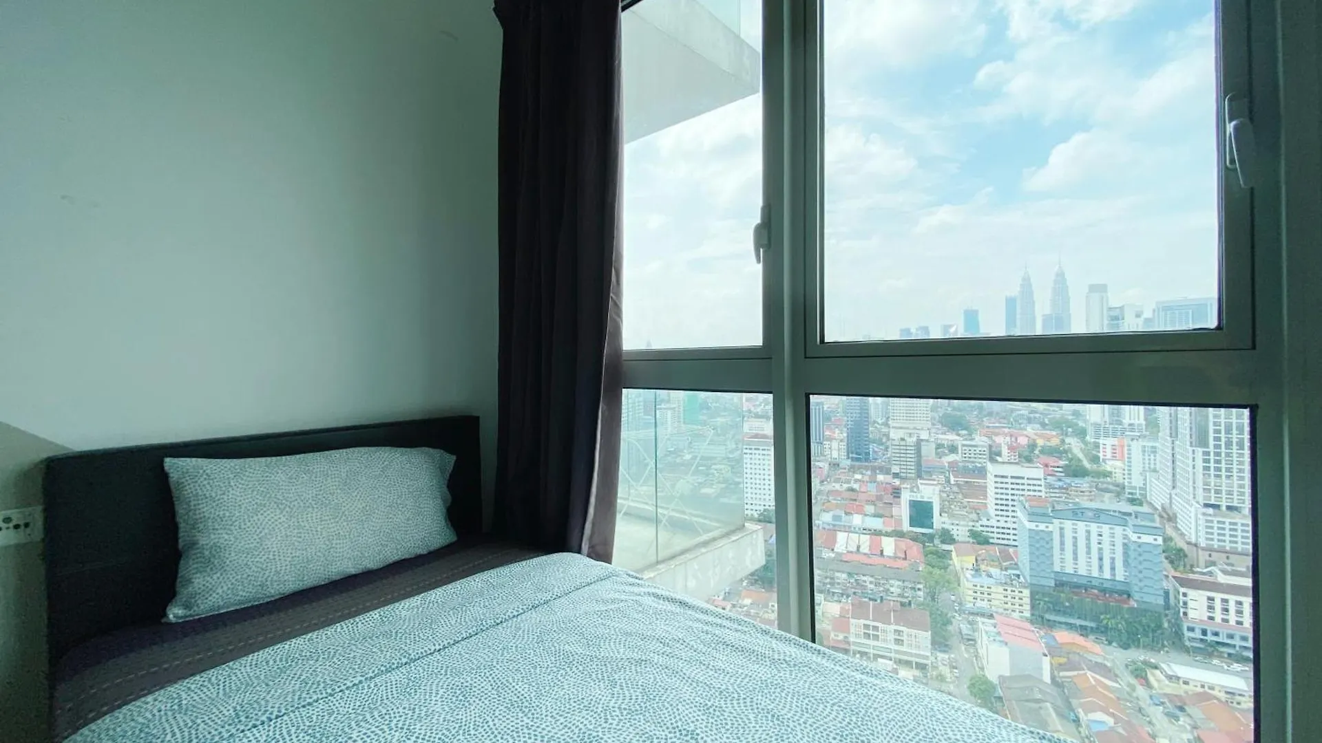 Regalia Residences And Suites By The Relaxstay Malesia