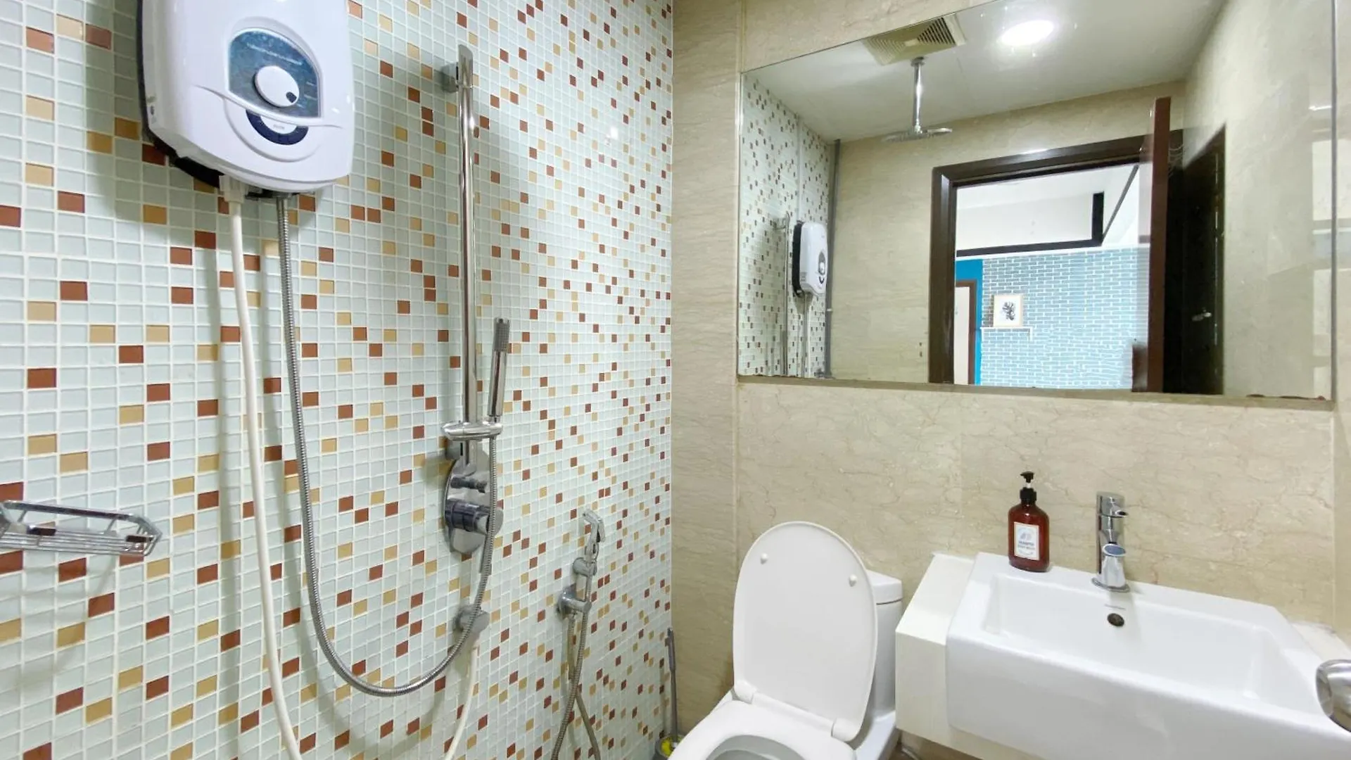 Regalia Residences And Suites By The Relaxstay Appartamento
